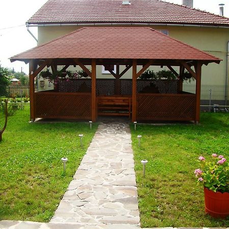 Colt De Rai Hotel Covasna Bagian luar foto