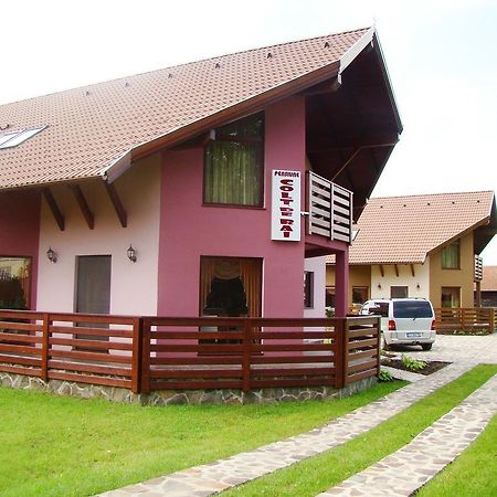 Colt De Rai Hotel Covasna Bagian luar foto