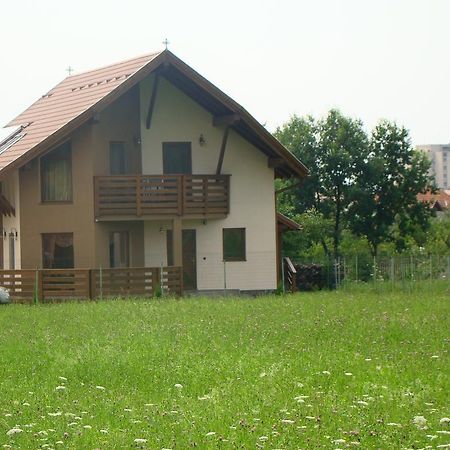 Colt De Rai Hotel Covasna Bagian luar foto