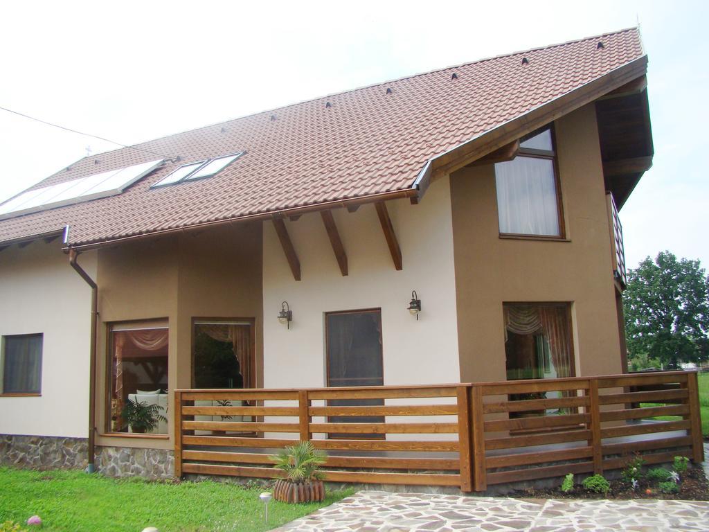 Colt De Rai Hotel Covasna Bagian luar foto